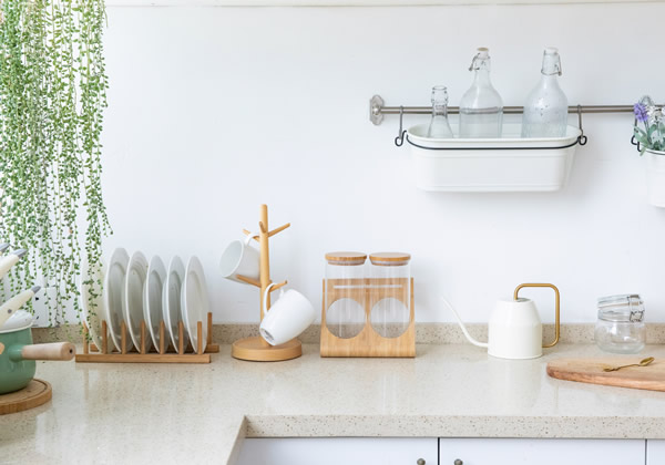 How to clean kitchen countertops effectively? Quick tips for cleaning kitchen countertop dirt.