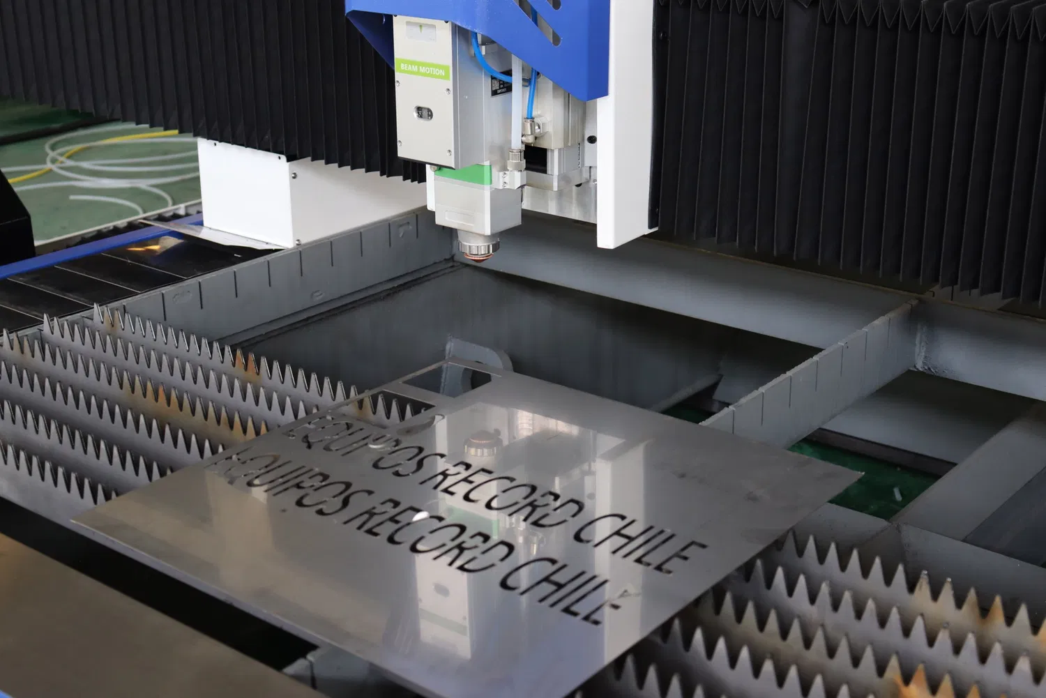 Beke Fiber Laser Cutting Machines Stainless Steel Carbon Steel Size 3015 3000W Tube and Sheet