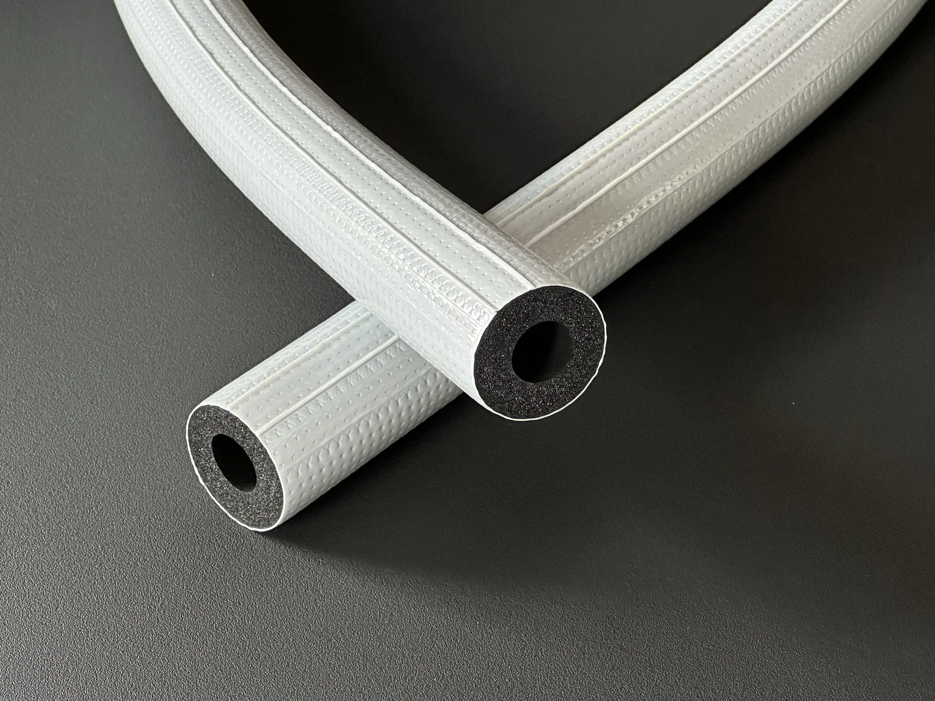 Factory-Supplied High-Quality NBR-PVC Rubber Foam Insulation Pipe for Air Conditioning Systems