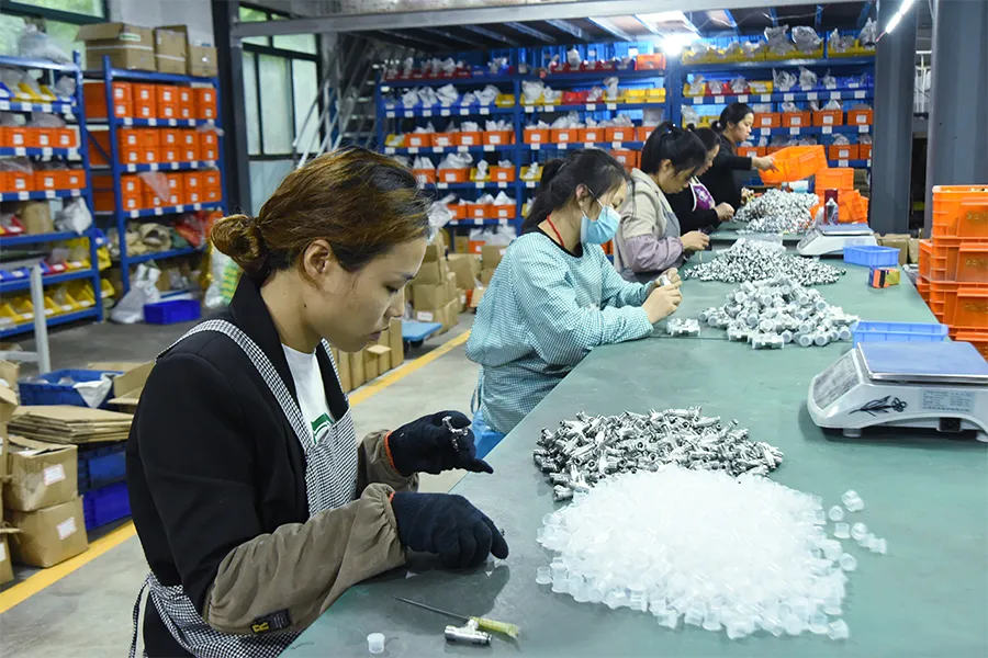 Tee Female National Pipe Thread with Captive Seal 1/2 Inch Quick Connectionn Fittings