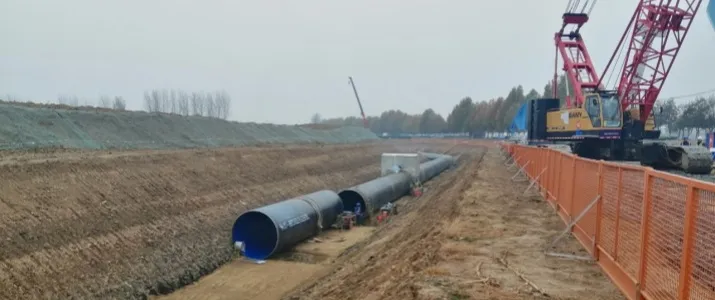 The Steel Pipe and Tubing Transmission Pipeline Used for Distillation Columns, Cracking Units, and Storage Tanks