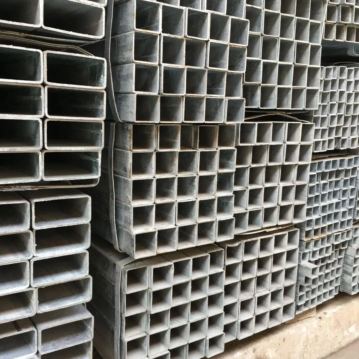 Factory Made S235 S275 Round Low Carbon High Precision Carbon Steel Pipe for Building Construction