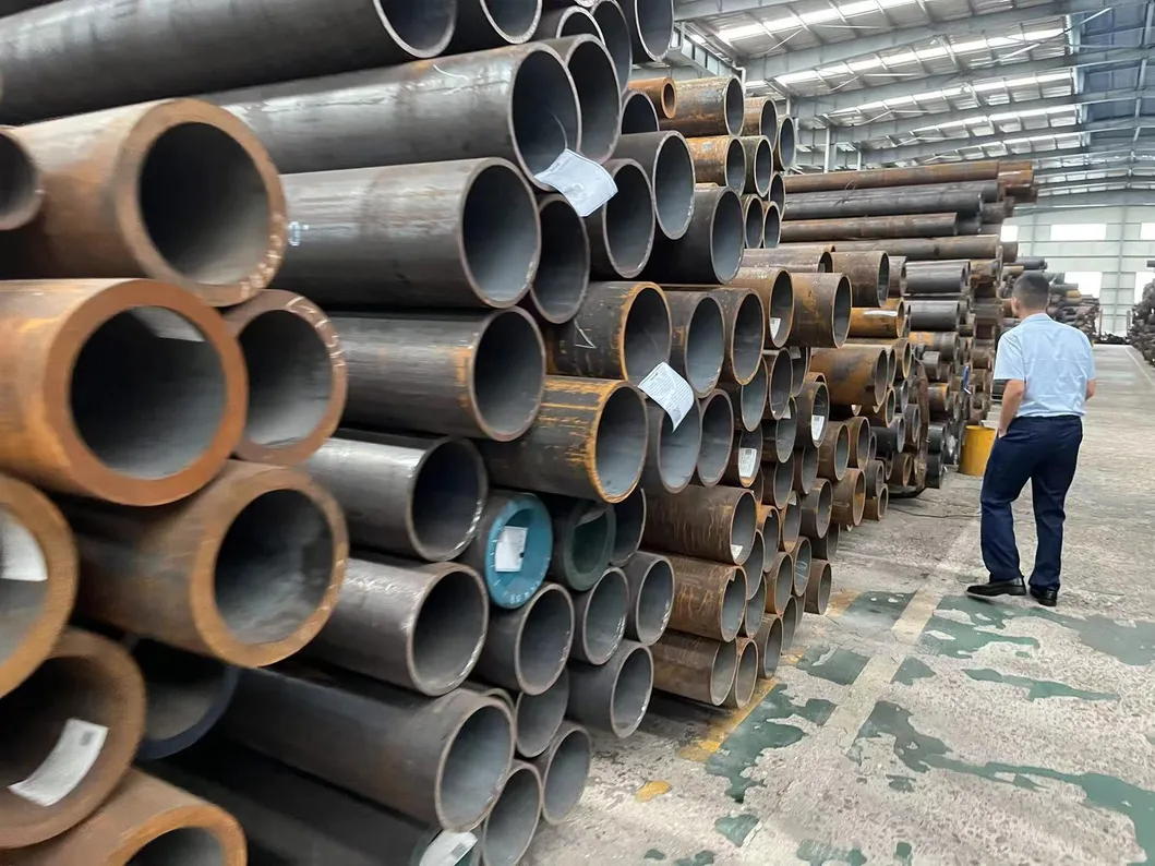 ASTM SA516 Gr. B Carbon Steel Tube Q195, Q235 St44 20 24 Inch Round Welded Seamless Round Square Rectangle Pipe for Construction SA106 Gr. B Steel Pipe