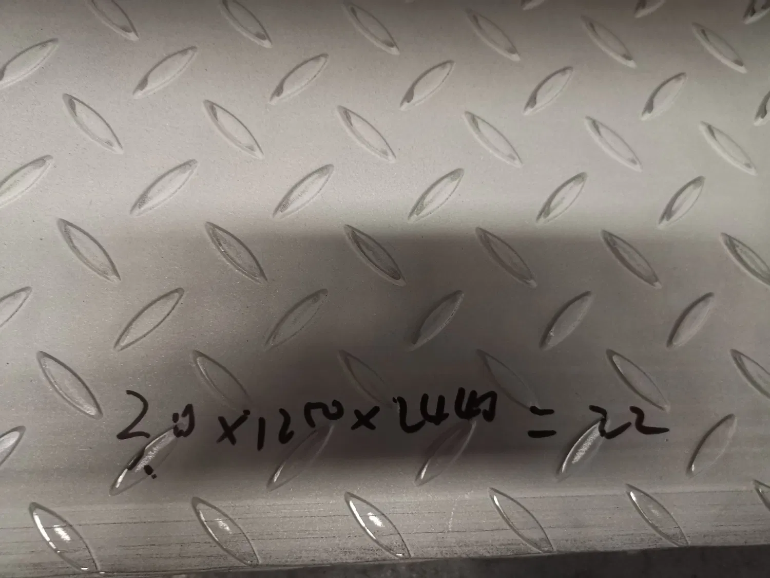 Press Stamping 304 Patterned Textured Stainless Checkered Plate 1219 1250 1500mm Press Stamping 304 Patterned Textured Stainless Checkered Plate 1219 1250 1500mm