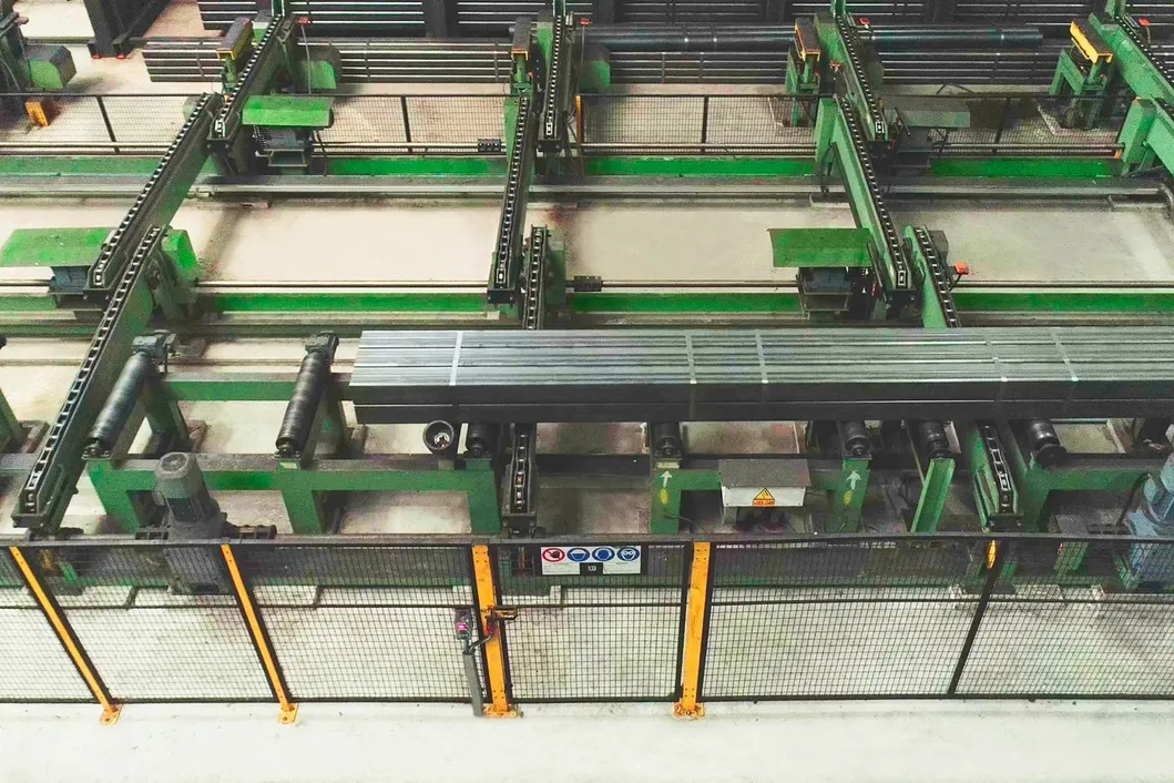 Q195 Q235 Q355 Scrap Carbon Steel Pipe Black Carbon Fiber Square Pipes ERW Steel Hollow Section Tube