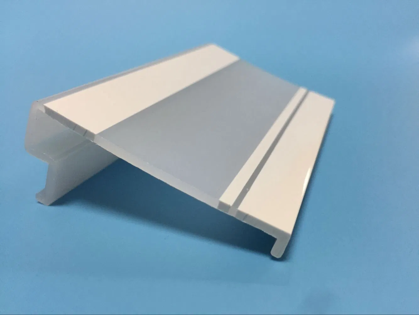 Plastic Extrusion Profiles and Pipes for PC Cover